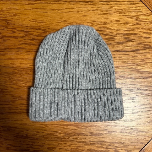 *VS PINK* Gray Knit Beanie Logo Hat - Picture 5 of 6
